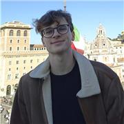 Studente universitario,frequentante corso interamente in lingua inglese,con esperienza di lavoro all'estero e certificazione C1 lingua inglese. Si offre per lezioni e aiuto compiti per alunni/e di qualsiasi età,superiori,medie ed elementari